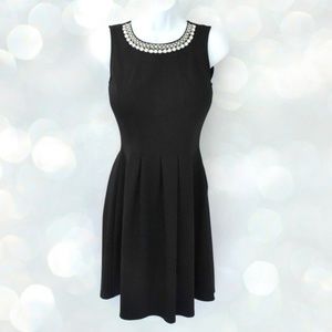Monteau | black dress with pearls 😍